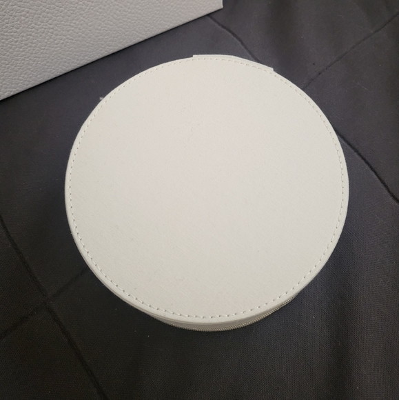 Brand new authentic Dior Vanity/keepsake round box - Picture 4 of 13
